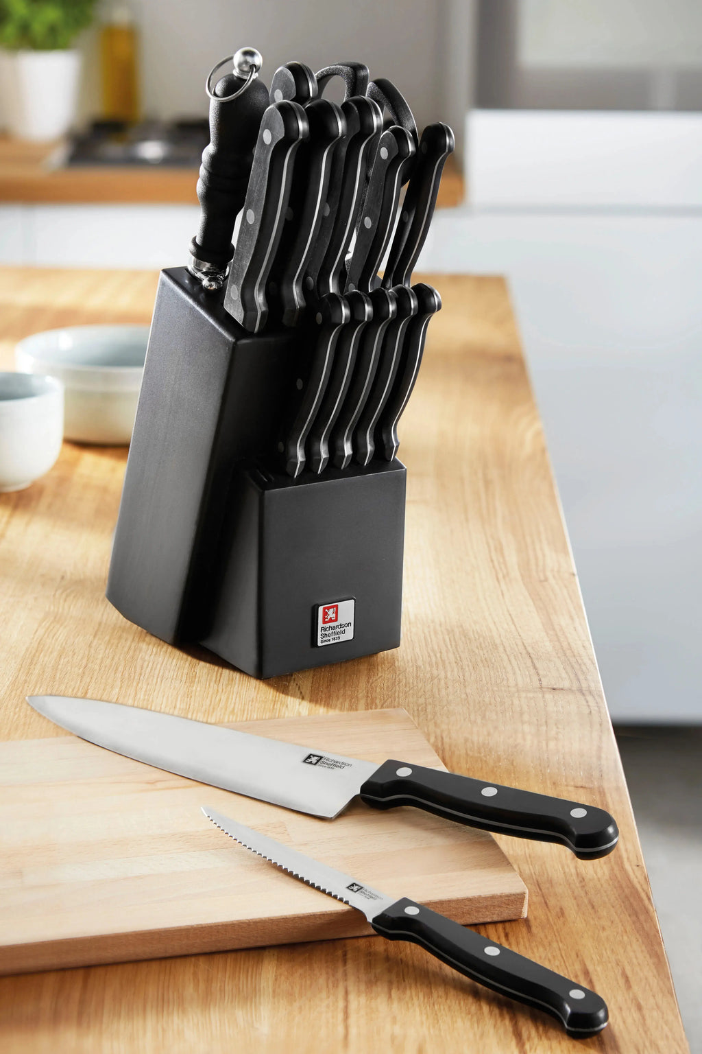 artisan 15 piece knife block black - Charterwells