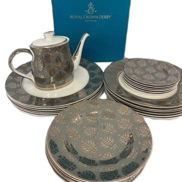 Royal Crown Derby Bristol Belle Platinum 25pc Dinner Set