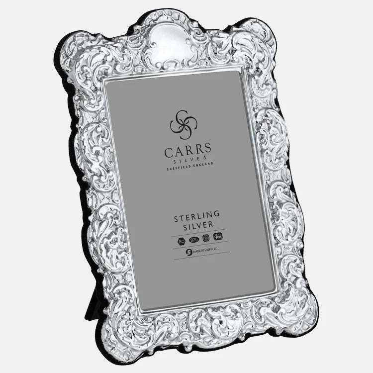 Traditional 6" x 4" Sterling Silver Photo Frame With Grey Velvet Back